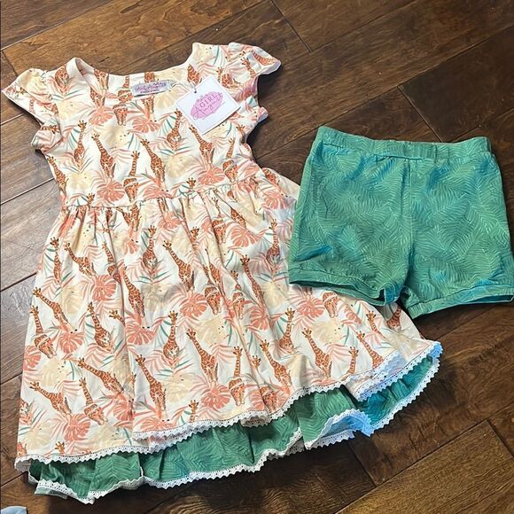 GIRL August Tropical Giraffe Dress and Shorts Set, size 10 - Picture 1 of 11